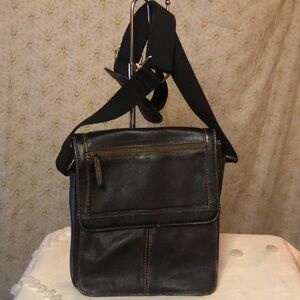 WILSONS black leather Vintage crossbody messenger bag. Adjustable straps.